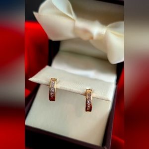 18k yellow gold huggies